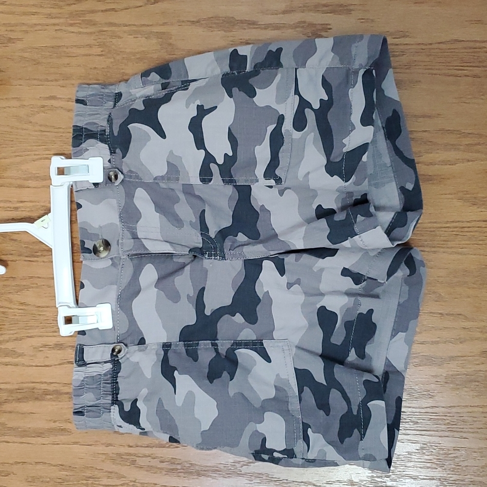 Like New Sonoma Camo shorts